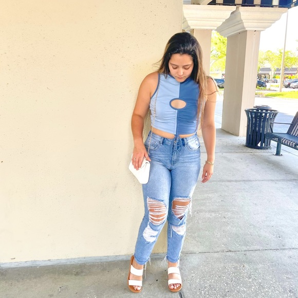 Sunday sleeveless crop top - Picture 1 of 2